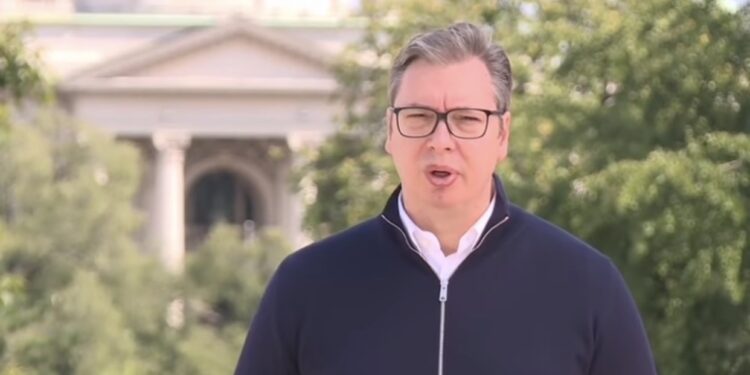 (VIDEO) Vučić: Sramota da pojedine grupe vrijeđaju himnu i zastavu! Ujedinimo se svi uz “Bože pravde”