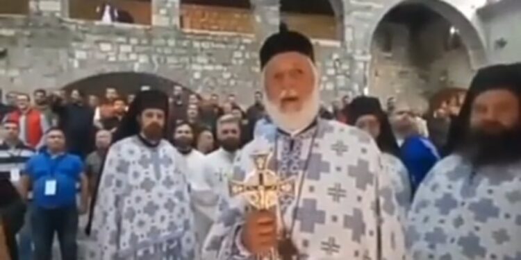 (VIDEO): Sveštenici u Cetinjskom manastiru pjevaju “Kad se vojska na Kosovo vrati…”