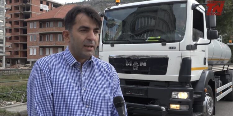 (VIDEO) Tutinsko komunalno preduzeće kupilo cisternu za pranje ulica