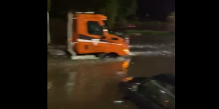 (VIDEO): ZBOG OBILNIH PADAVINA I POPLAVA U NEW YORKU VANREDNO STANJE