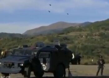 (VIDEO): Srpski vojni helikopteri nadlijeću punkt Jarinje sa srpske strane