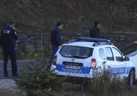 Polno uznemiravao maloljetnicu, pa joj bacio Molotovljev koktel ispred kuće