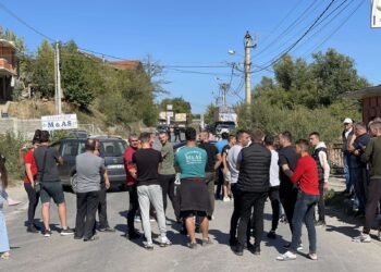 Zbog problema sa kanalizacijom mještani Mura blokirali magistralu