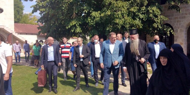 Komšić o Dodikovom sastanku sa mitropolitom Joanikijem: Namjera je nemire prebaciti u BiH