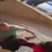 (VIDEO) Užasno: Muškarac prebio tri djevojke u Prištini!