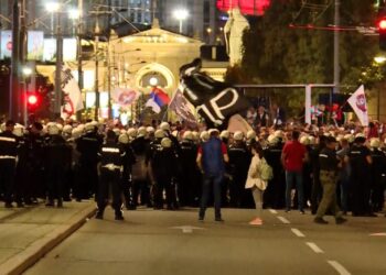 Policija uspješno razdvajala antivaksere od učesnika Prajda u Beogradu