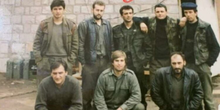 Hrvatski portal objavio fotografiju: Crnogorski premijer i lider DF-a “oslobađali” Dubrovnik 1991.?