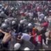 (VIDEO): Crnogorci probili policijske barikade pred Cetinjem, policajci prelaze kod njih
