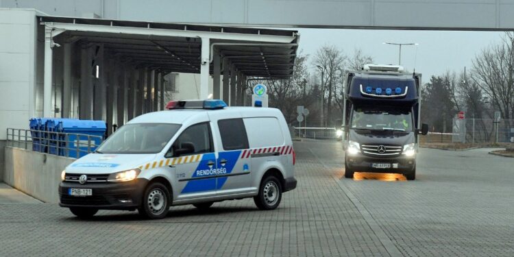 Državljanin Srbije prevozio migrante, sletio u jarak bježeći od mađarske policije