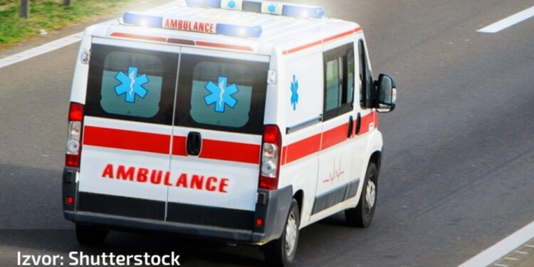 Teška nesreća na Ibarskoj – povređeno osam osoba, jedna poginula
