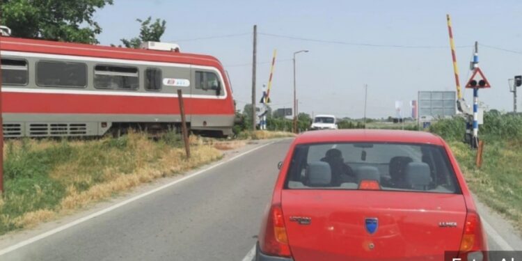 TERETNI VOZ UDARIO AUTOBUS KOJI PREVOZI DECU Užas kod Prokuplja