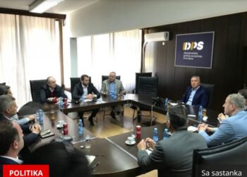 Zajednički stav opozicije: Prelazna vlada i vanredni parlamentarni izbori jedino rješenje