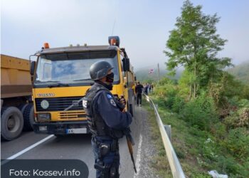 UŽIVO Jarinje: Počelo oduzimanje tablica sa oznakama sa severa Kosova