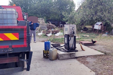 Penzioner držao divlju pumpu u dvorištu! Pronašli mu dva tanka po 2.500 litara, novac…