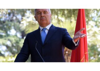 Đukanović: Nisam lizao kašike; Mitropolija: Đukanović srlja u propast