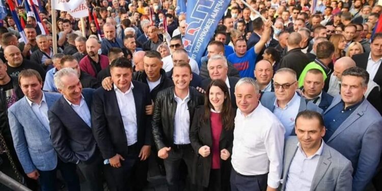 Poruke mržnje na skupu opozicije u Banjoj Luci