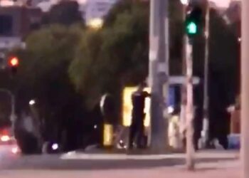 HAOS U BEOGRADU! Muškarac se puca sa policijom, blokiran grad