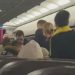 (VIDEO) Muškarac pokušao otvoriti vrata aviona na letu za Tuzlu jer nije želio putovati za Beograd