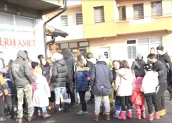 (VIDEO) ROŽAJE: MERHAMET PODIJELIO POKLON PAKETIĆE ZA 120 MALIŠANA