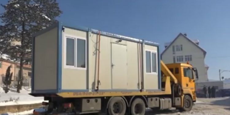 (VIDEO) Tutin: Domu zdravlja donirani rezervoari tečnog kiseonika i montažni kontejner za dječju Kovid ambulantu