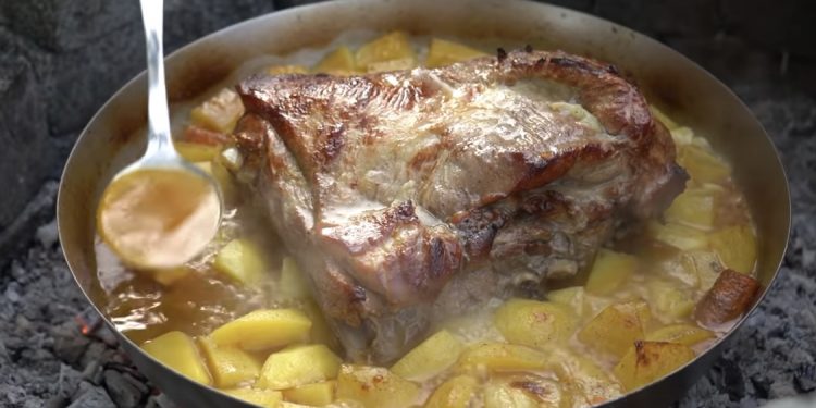 (VIDEO) Teleća prsa od 4 kg pod sačem, istopila se nakon 3 sata pečenja