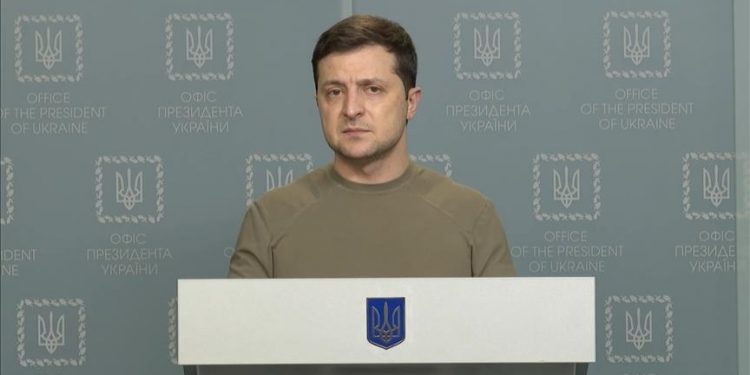 Zelenskiy: Ukrajinu branimo sami, najsnažnije svjetske sile posmatraju izdaleka