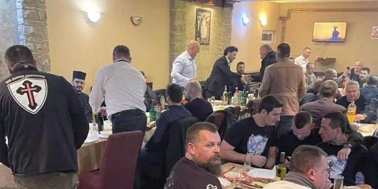 (VIDEO) “Veseli se srpski rode”: Abazović sa srpskim šovinistima