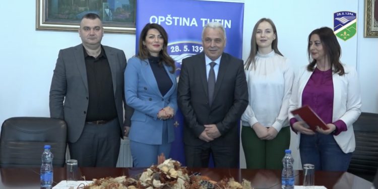 (VIDEO) Predsjednik opštine Tutin Salih Hot potpisao ugovor o izgradnji Rekreacionog centra u Tutinu