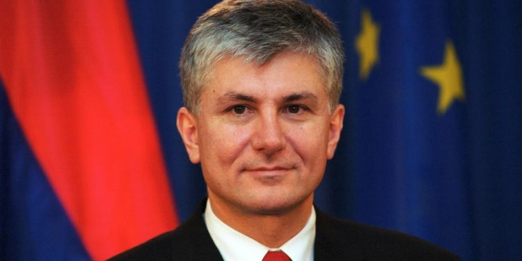 Prije 19 godina ubijen premijer Srbije Zoran Đinđić