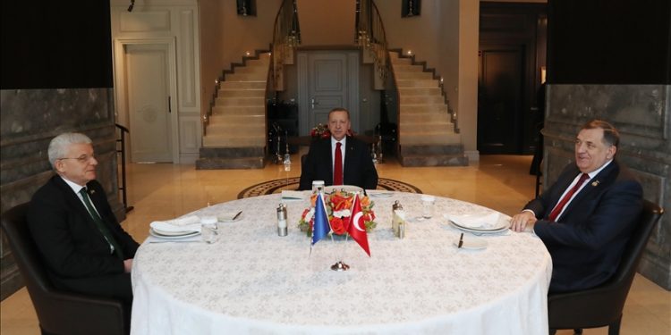 Članovi Predsjedništva BiH Džaferović i Dodik u Antaliji se sastali sa Erdoganom