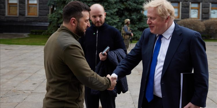 Britanski premijer Johnson sastao se u Kijevu sa Zelenskim