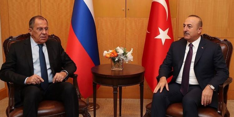 Cavusoglu i Lavrov razgovarali o najnovijim dešavanjima u Ukrajini