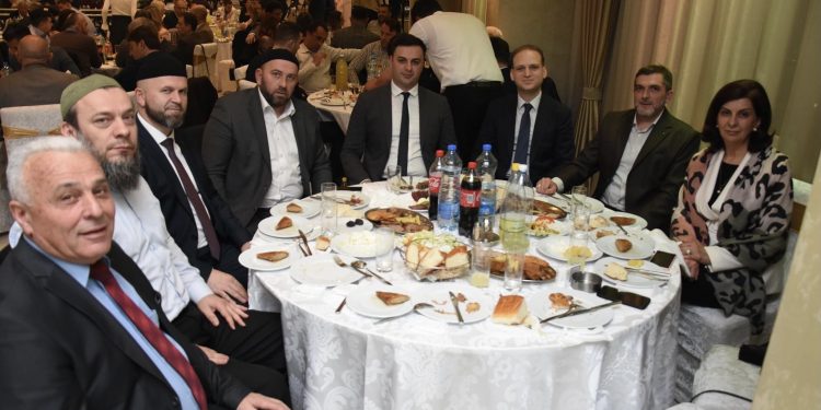 SANDŽAČKA ELITA NA IFTARU KOD NAŠEG POZNATOG HUMANITARCA HAJRIZA BRČVAKA