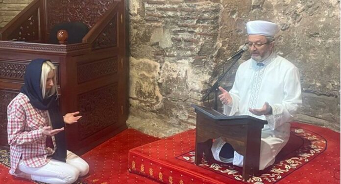 UKRAJINKA U BURSI PRIHVATILA ISLAM: SVE JE POČELO ONOG TRENUTKA KADA SAM ČULA EZAN IZ AYA SOFIYE