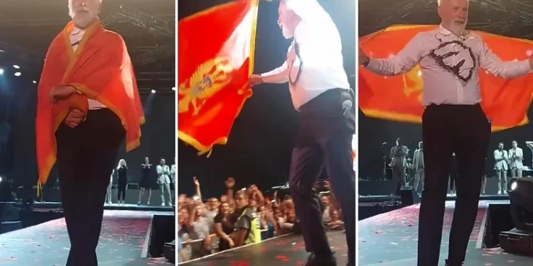 (VIDEO) Dino Merlin za Dan nezavisnosti nastupao u Baru, na koncertu se ogrnuo crnogorskom zastavom