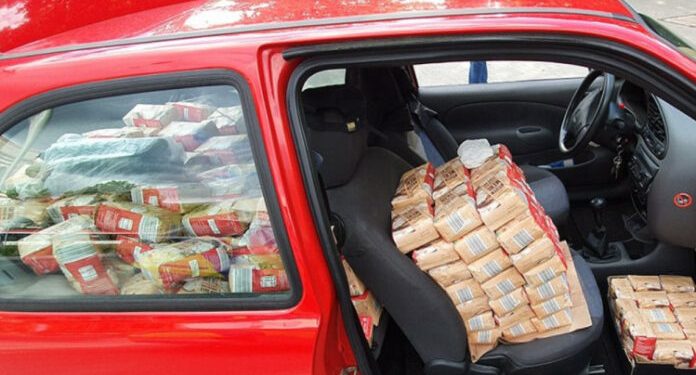 NEVJEROVATNO: VOZAČ U NJEMAČKOJ U AUTOMOBIL UGURAO 400 KILOGRAMA BRAŠNA