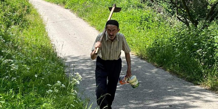 DEDO ALJO NE POSUSTAJE UPRKOS GODINAMA: RADITI SE JOŠ MOŽE