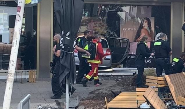 (VIDEO) U Berlinu se auto zabilo u masu ljudi, najmanje jedna osoba poginula. Stižu prvi snimci