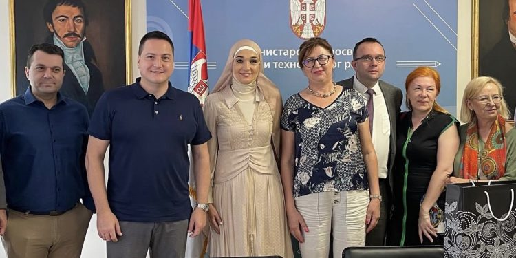 Ružić sa saradnicima priredio rođendansko iznenađenje Elmi Elfić Zukorlić