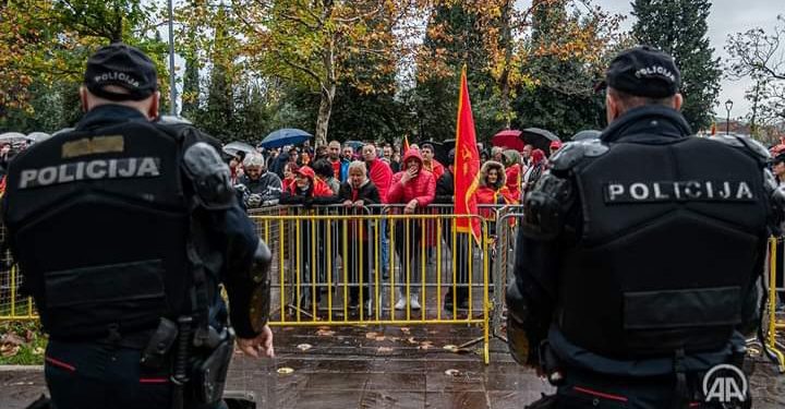 Protest u Podgorici, jake policijske snage obezbjeđuju zgradu Skupštine. Skupština ni danas nije izabrala sudije US