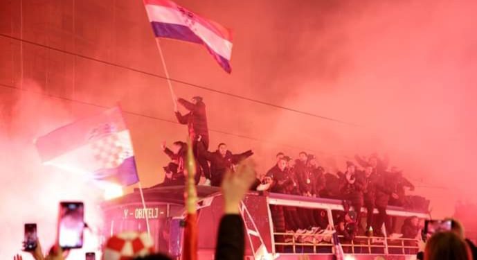 Oko 80.000 građana dočekalo reprezentativce Hrvatske na trgu bana Jelačića, osvajače trećeg mjesta na SP u Kataru