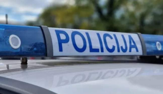 Novi Pazar: U tuči ispred kafića učestvovalo više lica nakon čega su uhapšena tri lica, pronađen i pištolj