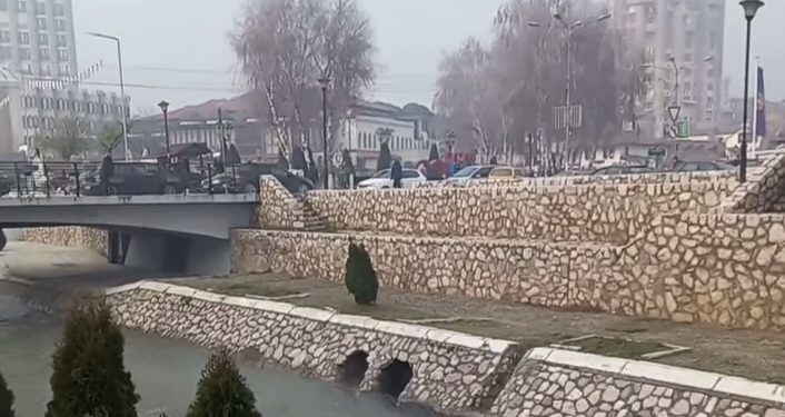 Novi video ispuštanja opasnih materija u rijeku u centru Novog Pazara