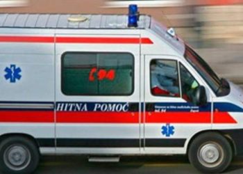 U teškoj saobraćajnoj nesreći vozač izgoreo sa autom nakon prvrtanja u kanal