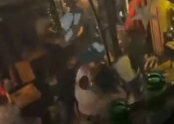 U jednom lokalu u Novom Pazaru za vreme doĉeka Nove godine desila se masovna tuča VIDEO