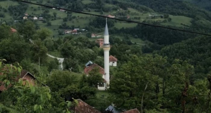 VIDEO/ Džamija  u selu Gluhavica kod Tutina otvorena 1994. godine, pokretač profesor Mumin