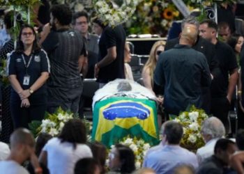 Pele sahranjen na groblju “Memorial Necropole Ecumenica” iznad Santosa