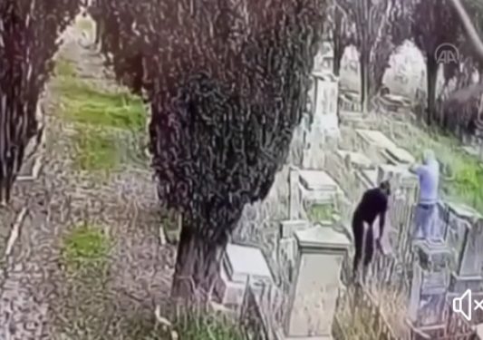 Jevrejski doseljenici u okupiranom Al-Qudsu ruše nadgrobne spomenike VIDEO