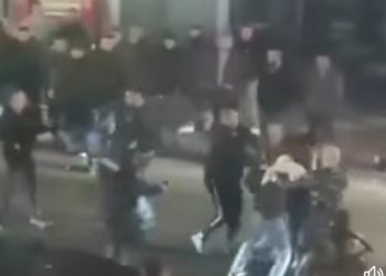 Masovna tuča na sred ulice u centru Novog Pazara VIDEO