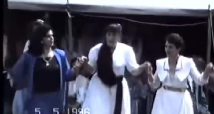 Žena ima najdužu kosu na Balkanu i šire, detalji sa stare svadbe u Sandžaku 1996. godine VIDEO